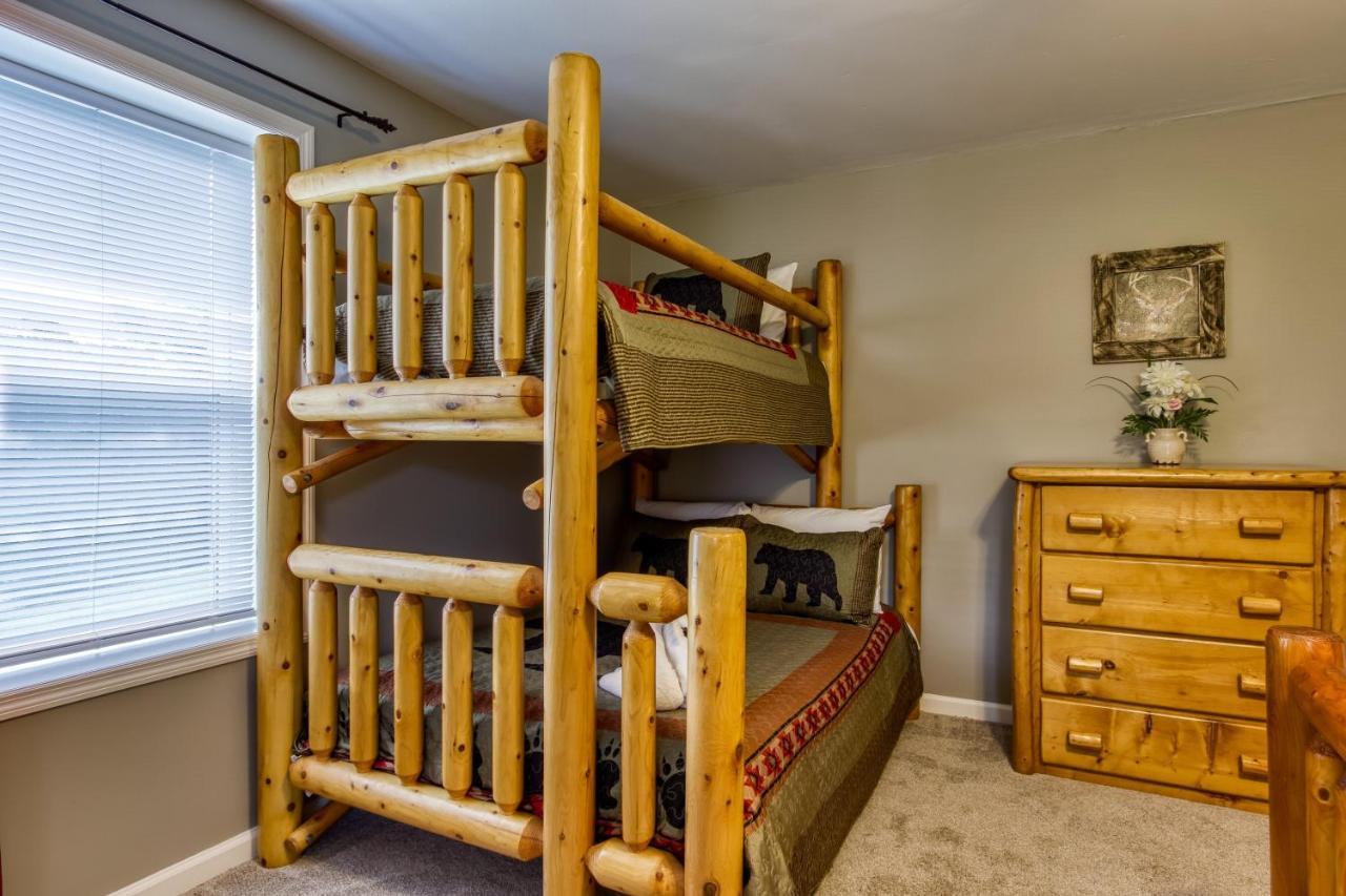 Fun & Games By Honeybearcabins 2Br/1Ba Sleeps 7 セバービル エクステリア 写真