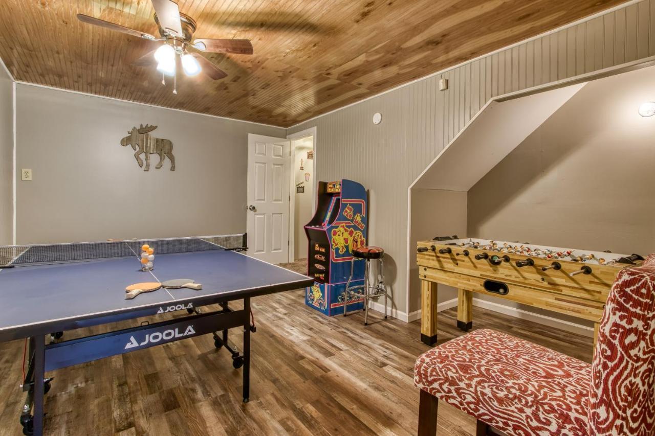 Fun & Games By Honeybearcabins 2Br/1Ba Sleeps 7 セバービル エクステリア 写真
